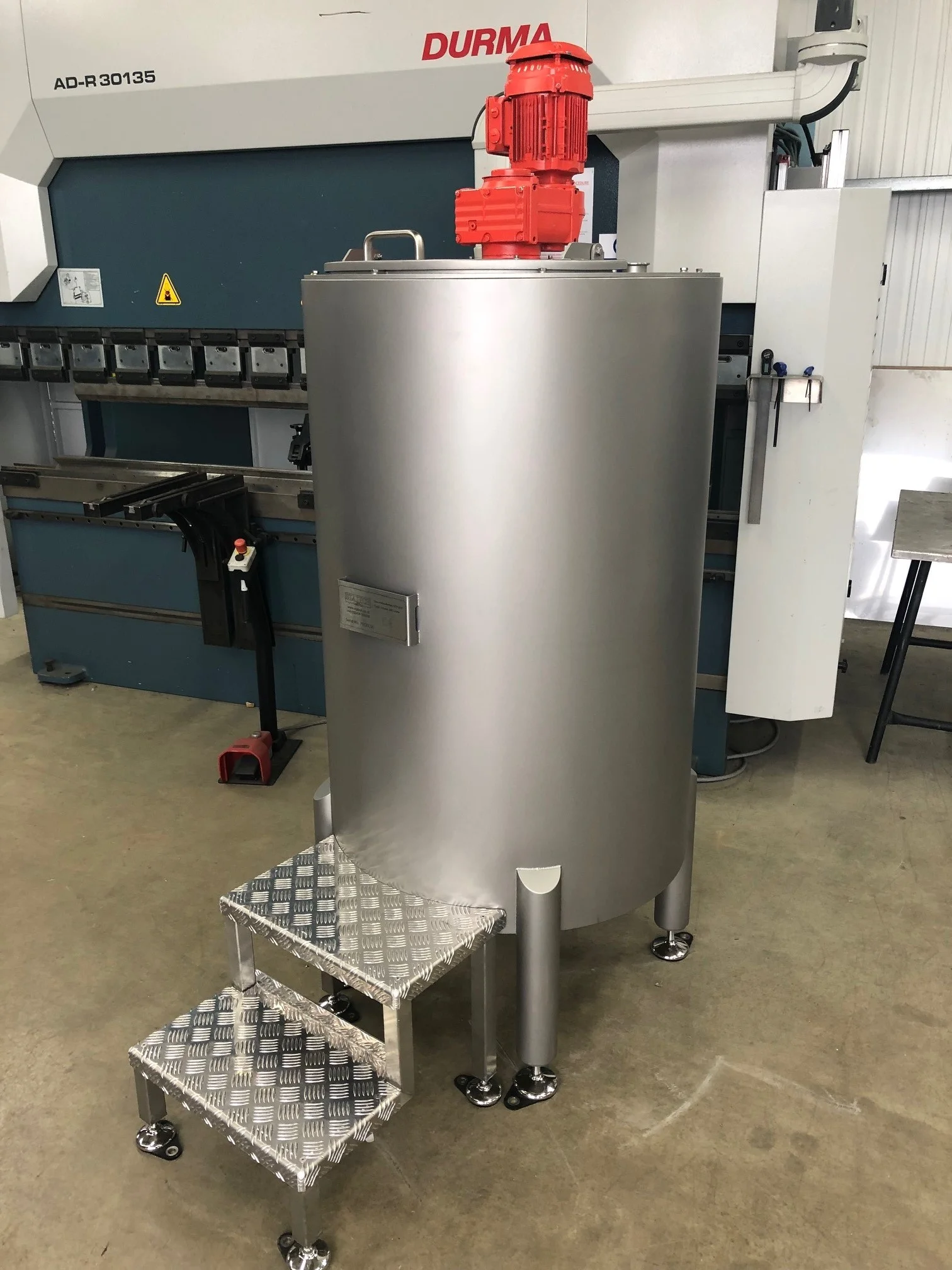 Mixing tank 2.jpg